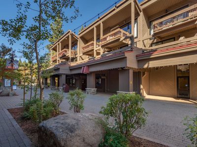 2000 N Village Dr APT 215, Truckee, CA, 96161