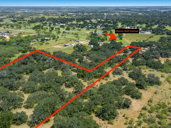 669 County Road 768, Devine, TX 78016