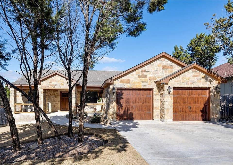 1st image of 4 Redwood Cir