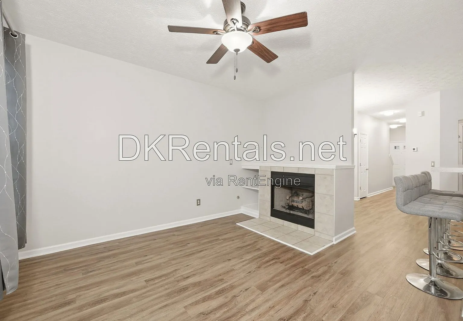 3 bed, 2.5 bath, 1476 sqft, $1,875 — Photo 4