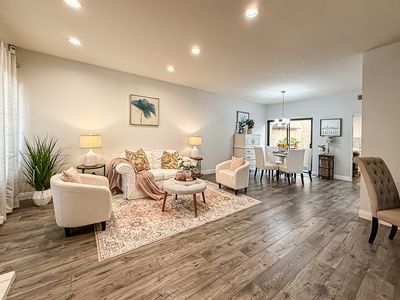 450 Country Club Dr APT B, Simi Valley, CA, 93065