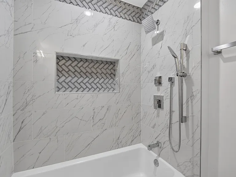 324 Walnut St — Photo 17