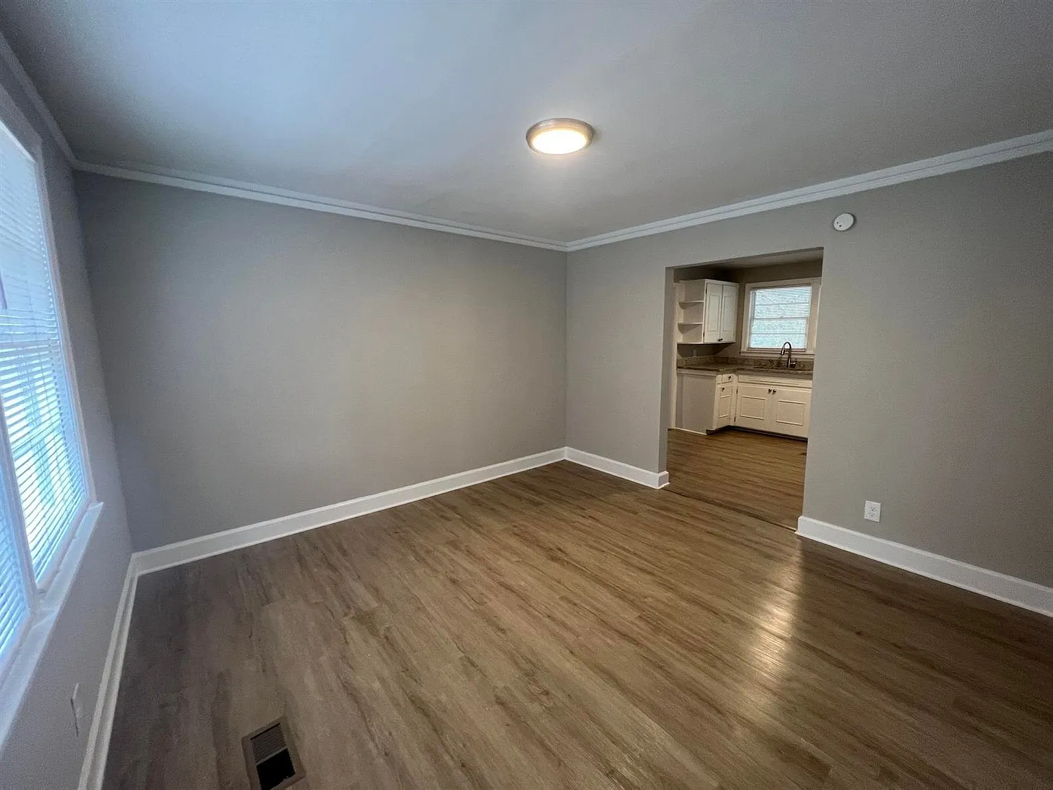 2823 Barbara — Photo 4