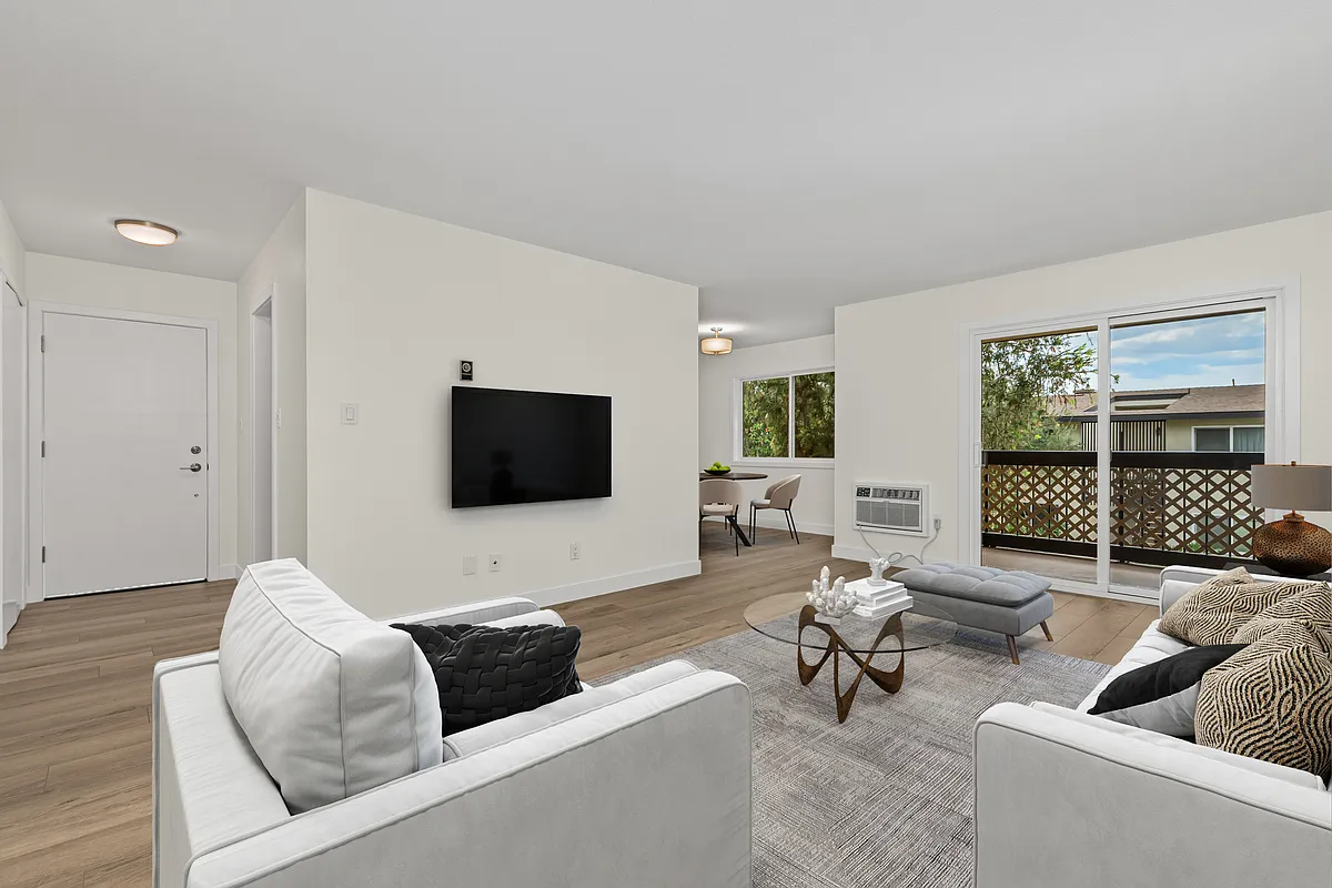 3 bed, 1124 sqft, $3,950 — Photo 1