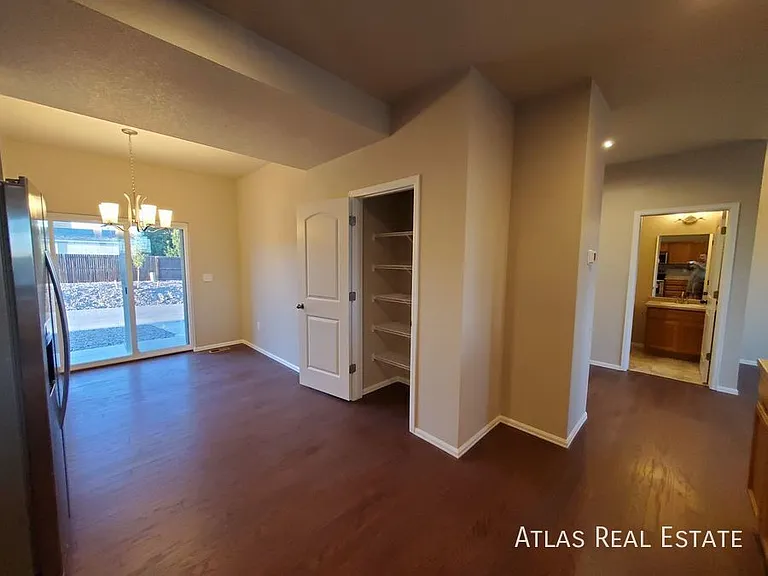 710 Finch Dr — Photo 8