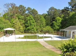 95 E Honeysuckle Ln, Carrollton, GA 30116