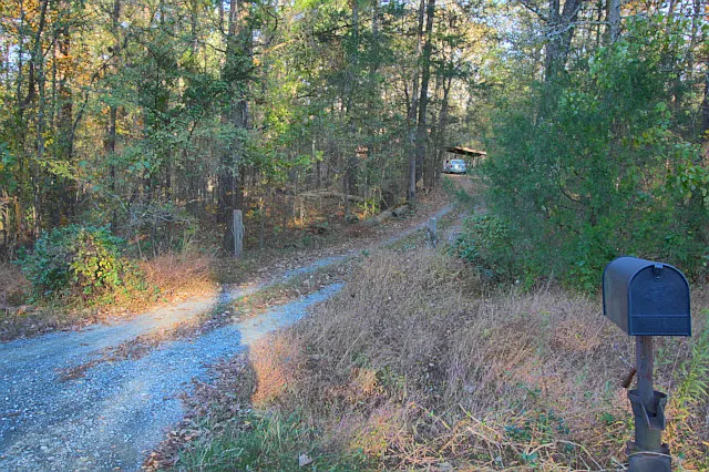 Move-In Ready Charming Country Living Home With Fenced-In Backyard — Photo 4