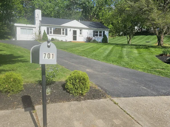 701 N Warfield Dr, Mount Airy, MD 21771