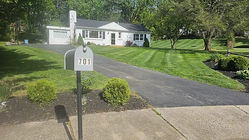 701 N Warfield Dr Photo 1