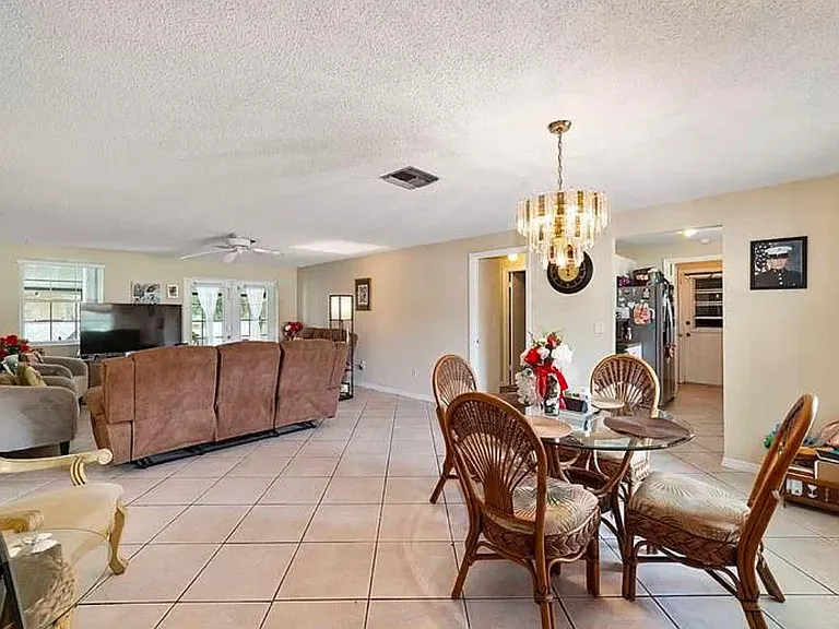 3931 SW 143rd Lane Rd — Photo 2