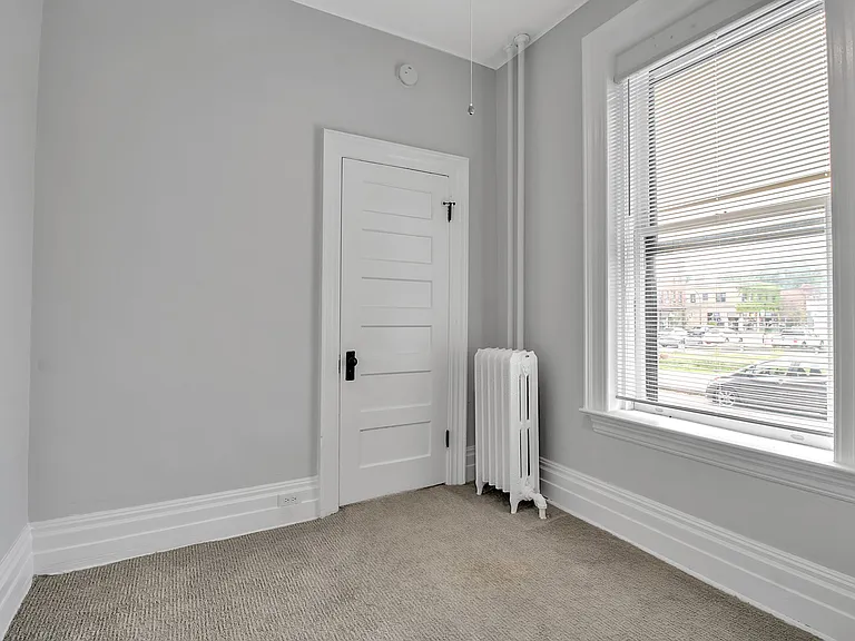 215 Allen St — Photo 17