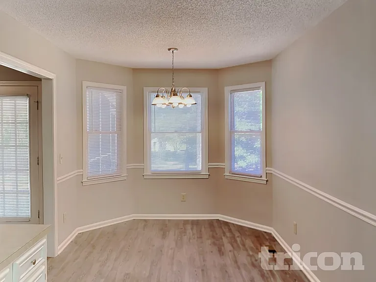529 Ferncliffe Rd — Photo 5
