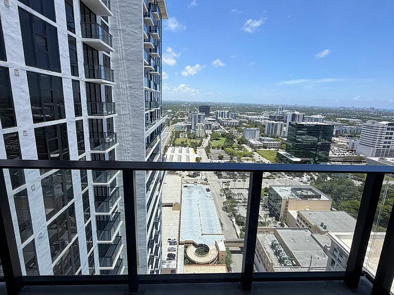 515 SW 3rd Ave #B — Photo 8