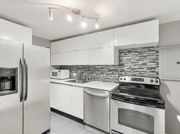 108 Decatur St APT 5, Arlington, MA 02474