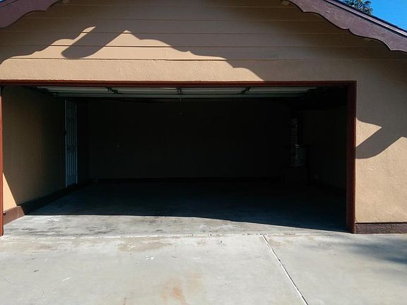 2 CAR GARAGE WITH SIDE DOOR