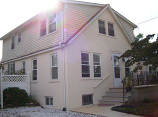 90 Neptune Pl, Laurence Harbor, NJ