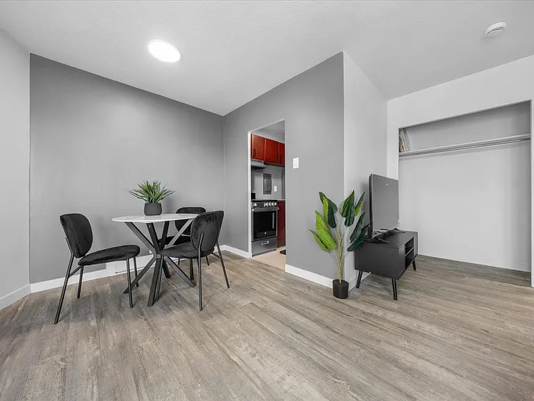 1160 Merivale Rd — Photo 9