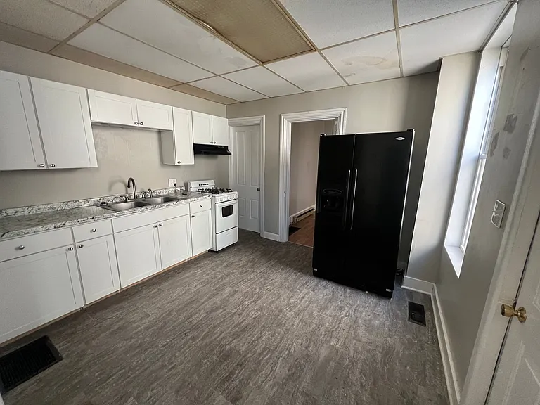 423 N Hanover Street — Photo 12