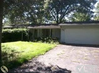 1620 Cypress St, West Bloomfield, MI