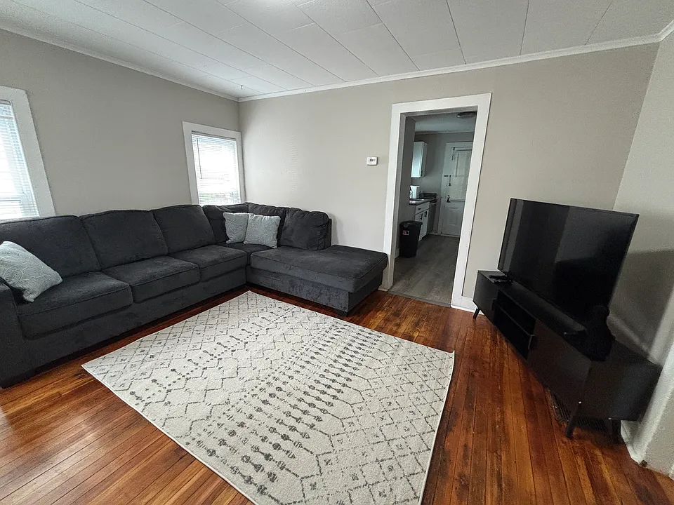 95 Chapin St