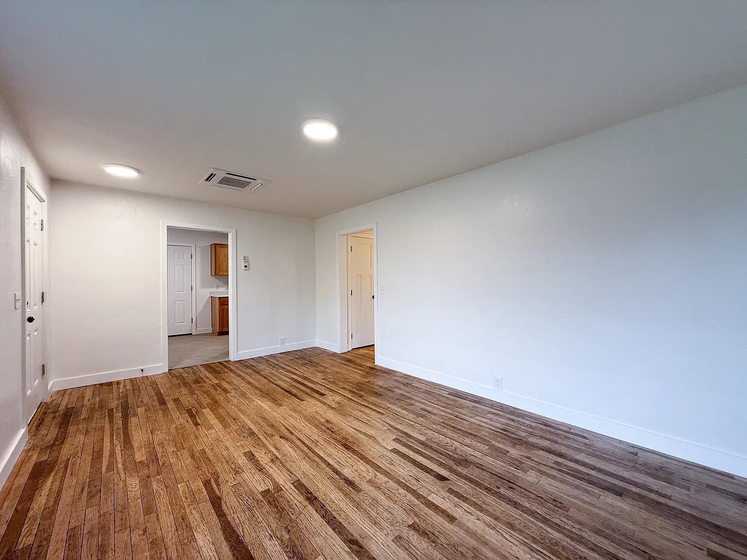 2 bed, 770 sqft, $1,550 — Photo 3