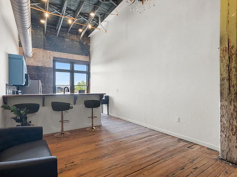 Brand new apartments in downtown Springfield! — Photo 7