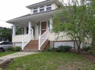 10 Brookside Dr, Cranston, RI 02910