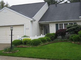 16610 Lake Circle Dr, Strongsville, OH 44136