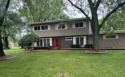 1 Julie Dr — Photo 2