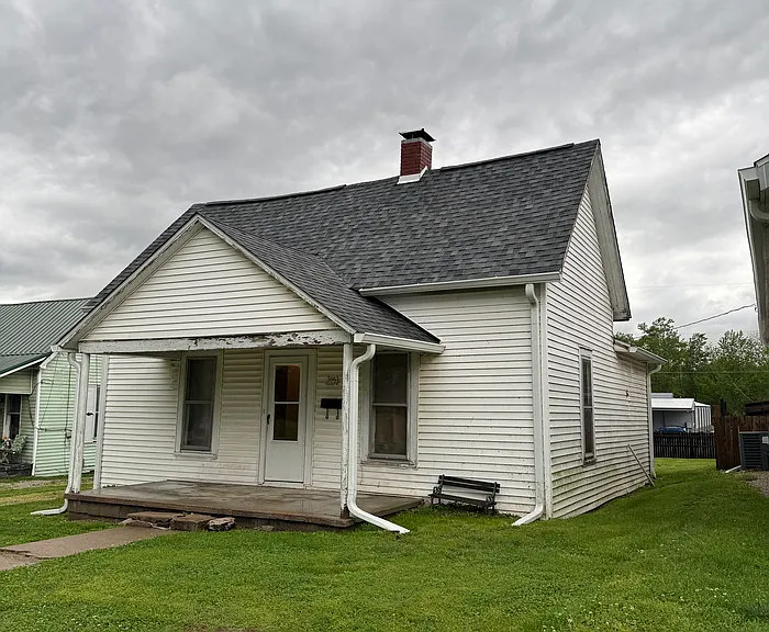 564 N North Court St — Photo 2
