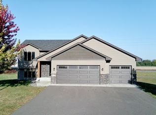 1620 18th Ct SE, Cambridge, MN 55008