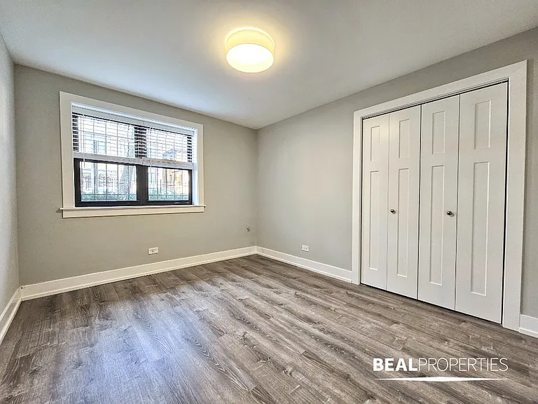 445 W Barry — Photo 108