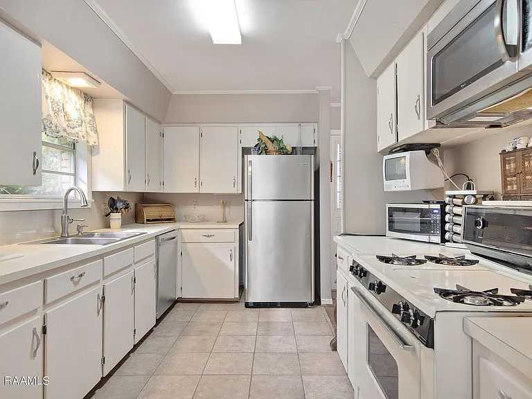 115 Brighton Dr — Photo 11