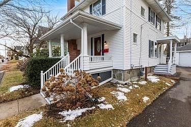 4th image of 311 Moraine St