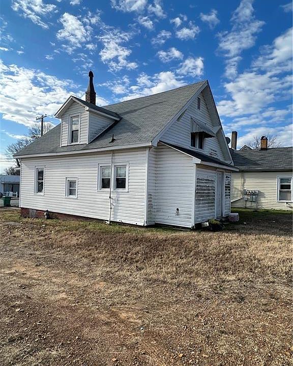 2nd image of 1604 W Ward Ave