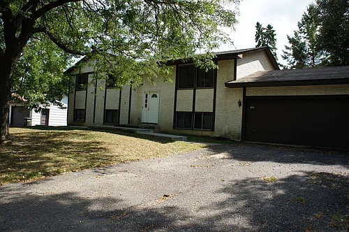 1092 Shryer Ave W Photo 1