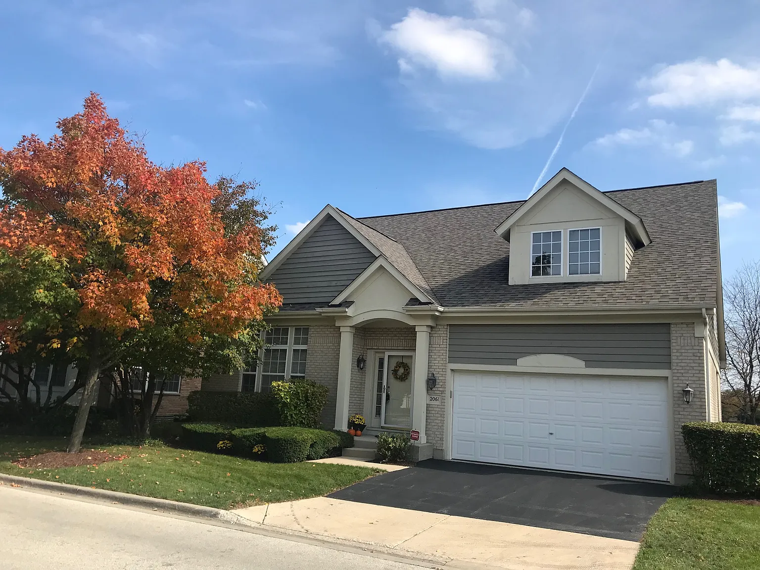2061 Inverness Dr photo 1