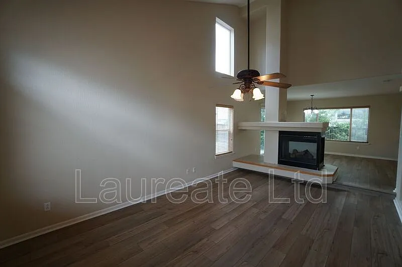 3 bed, 2.5 bath, 1522 sqft, $2,595 — Photo 4