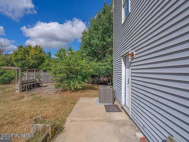 301 Howard St — Photo 15