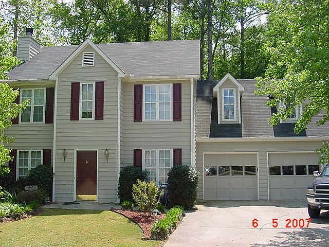 Ready to move in! New paint and carpet, quiet cul-de-sac and private backyard!