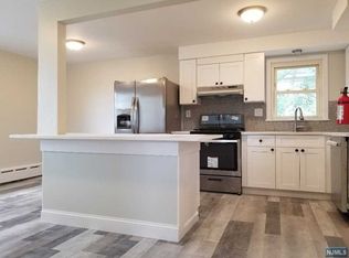 562 Hillside St FLOOR 2, Ridgefield, NJ 07657