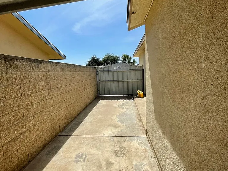 708 S Peggy St — Photo 18