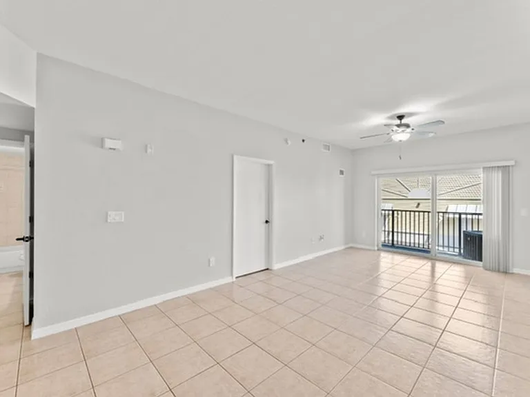 100 Browning Ave — Photo 11