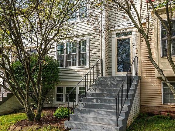 3rd image of 45553 Hutchens Sq
