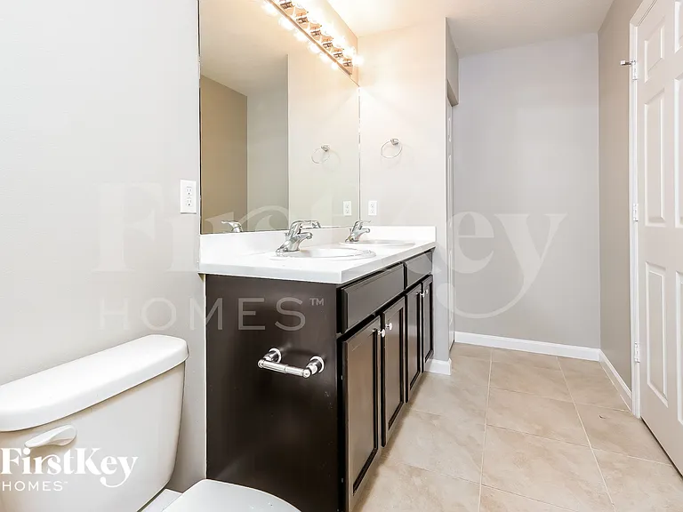 511 SW Nadell Ave — Photo 10