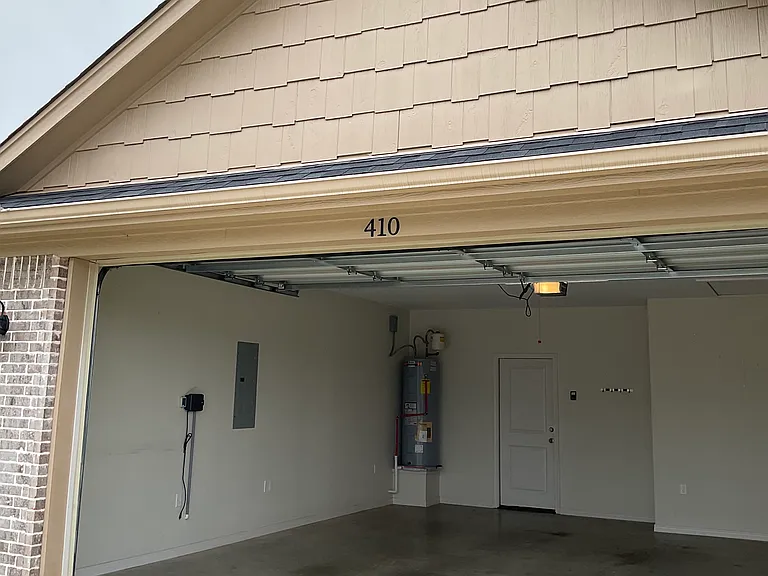 410 Myra Lynn Ln — Photo 16