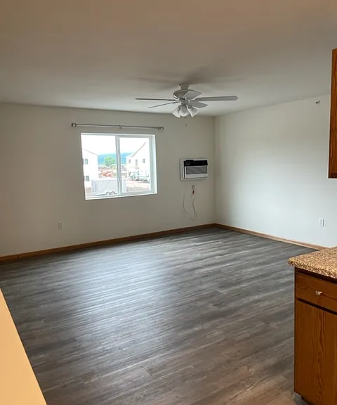 1450 Peterson Dr #305 — Photo 2