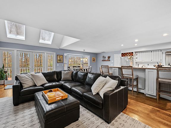 4th image of 395 Thayer Pond Rd
