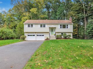 590 Booth Hill Rd, Trumbull, CT 06611