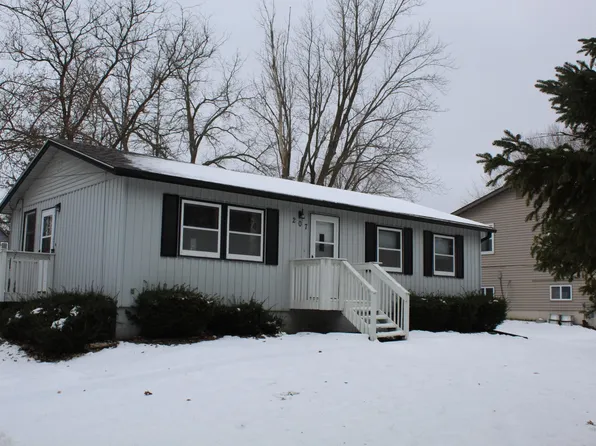 207 3rd St NE, Dodge Center, MN 55927